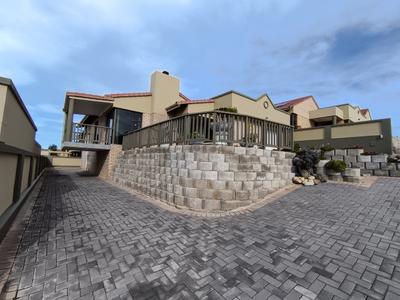 Townhouse For Sale in Seemeeu Park, Mossel Bay