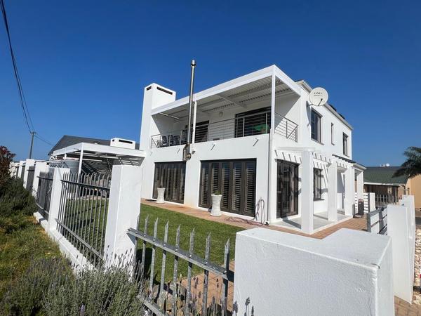 House For Sale in Stilbaai-Wes, Stilbaai